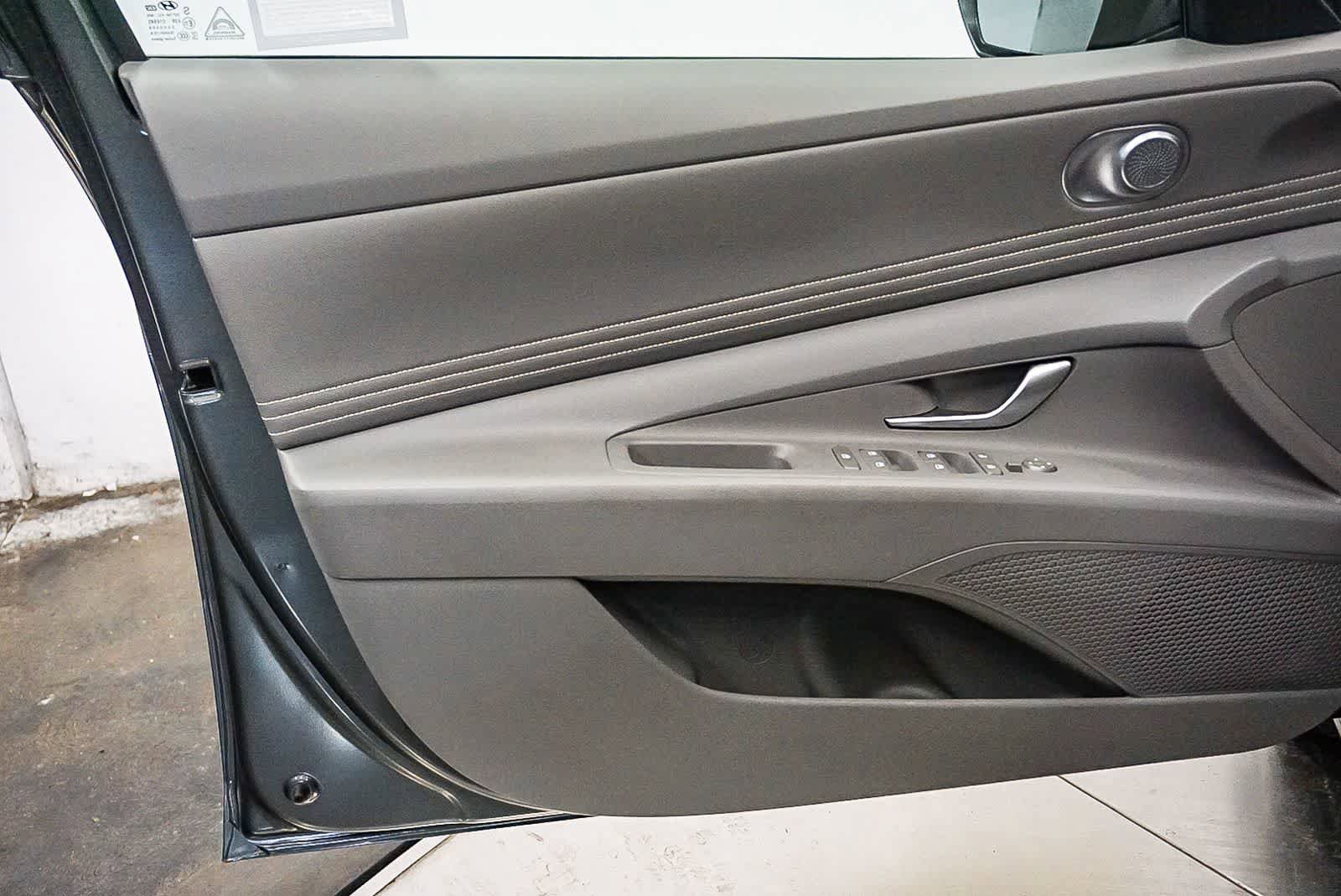 Used 2025 Hyundai Elantra SEL FWD image 22