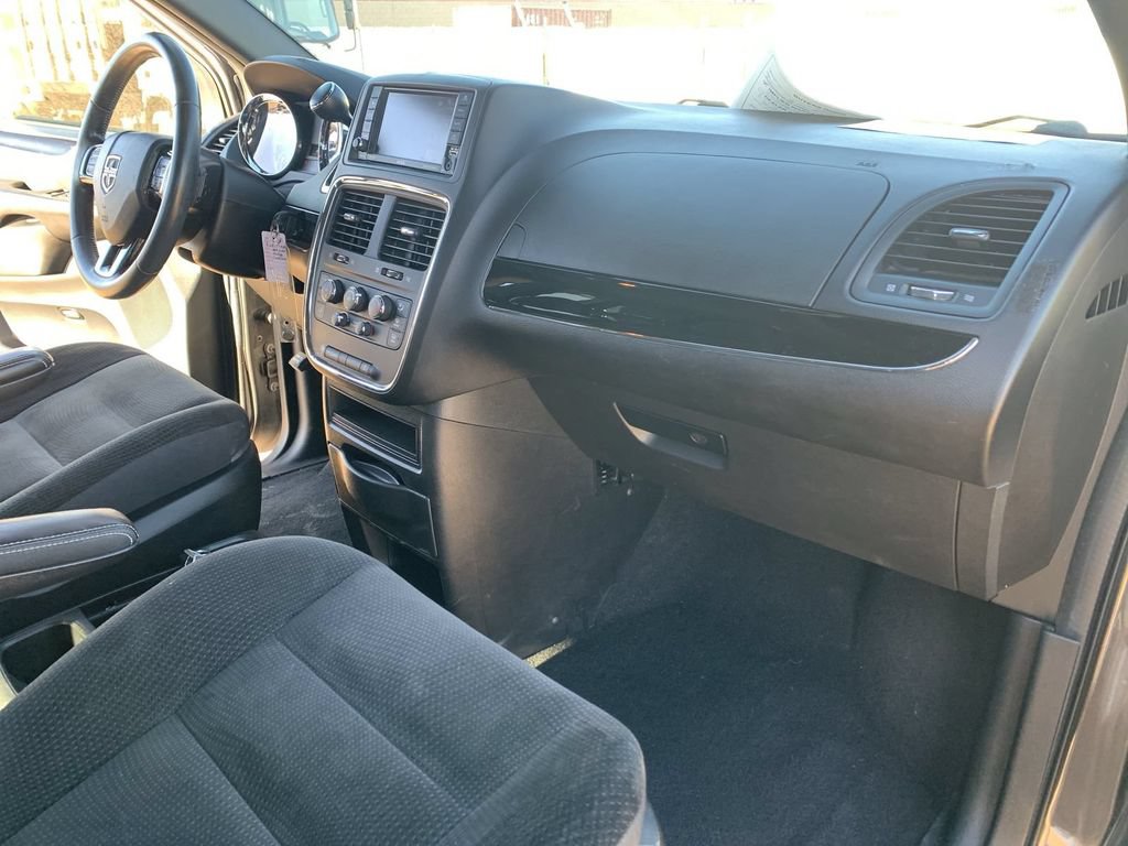 Used 2018 Dodge Grand Caravan SE FWD image 27