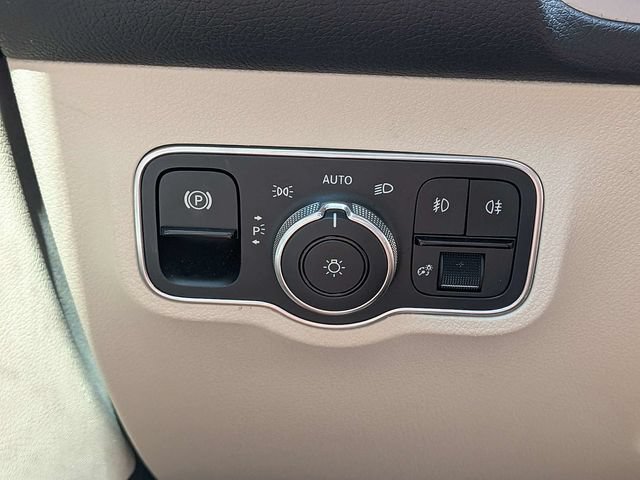 Used 2021 Mercedes-Benz GLB 250 4MATIC image 32