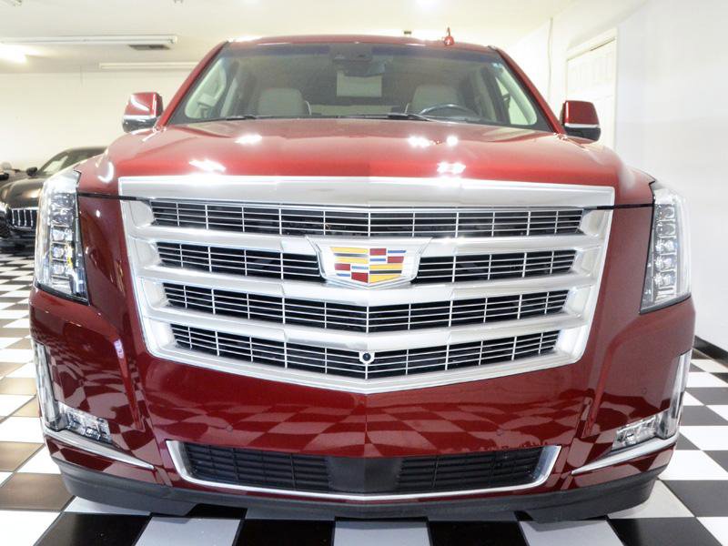 Used 2019 Cadillac Escalade Premium Luxury w/ LPO, Radiant Package AWD/4WD image 4