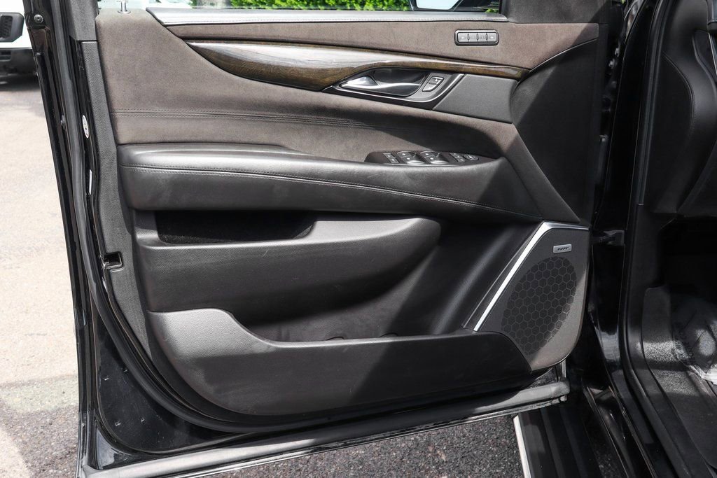 Used 2019 Cadillac Escalade Platinum AWD/4WD image 15