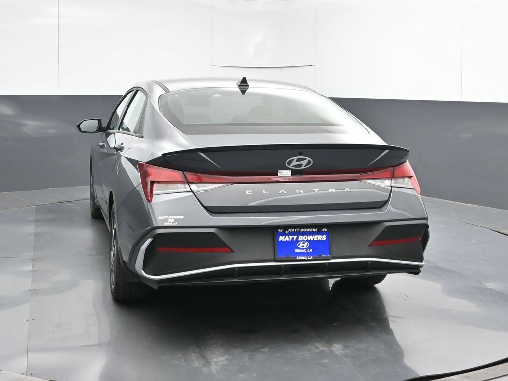 Certified 2025 Hyundai Elantra Sport FWD image 4