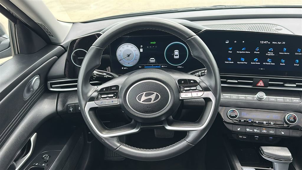 Used 2025 Hyundai Elantra Limited FWD image 23