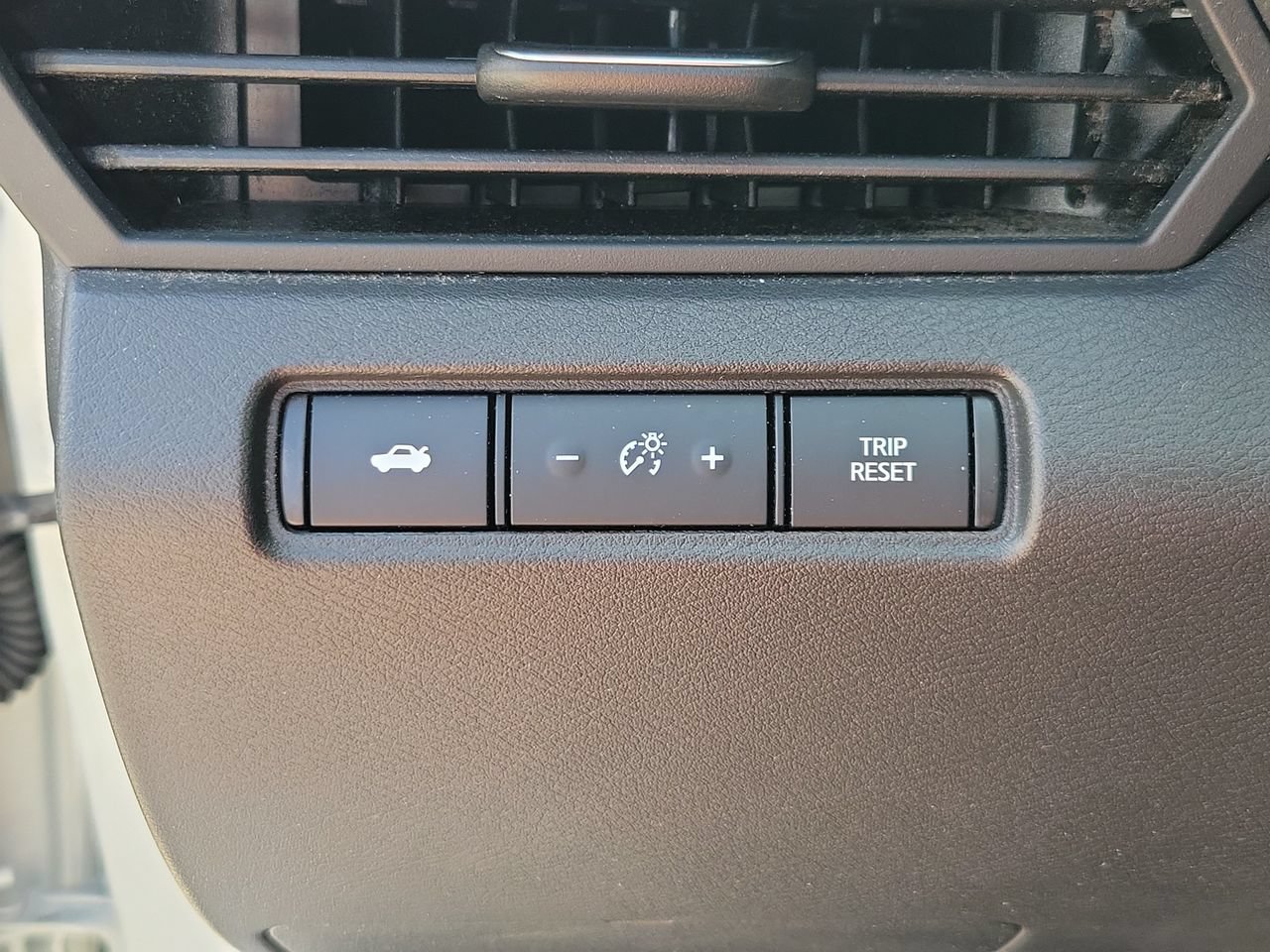 Used 2025 Nissan Altima 2.5 SV FWD image 29