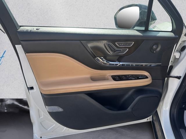 Used 2020 Lincoln Corsair Reserve image 11