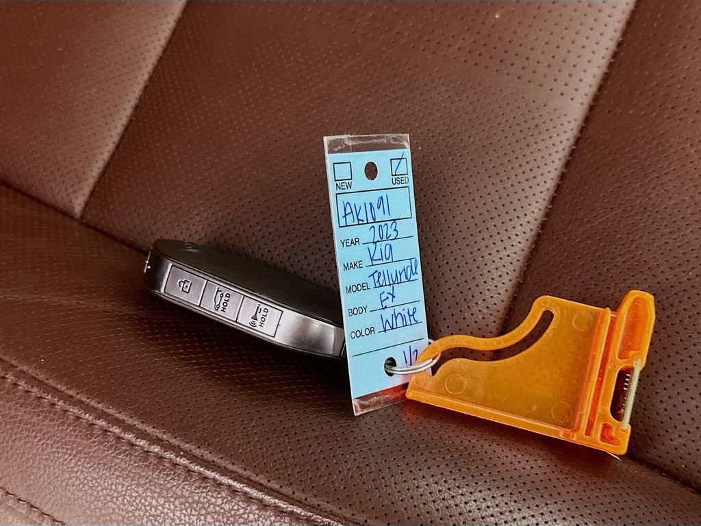 Used 2023 Kia Telluride EX w/ EX Captain's Chair Package image 37