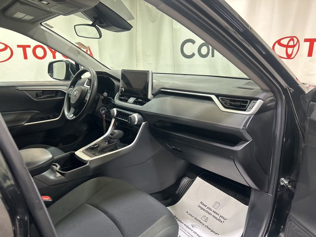 Used 2024 Toyota RAV4 LE AWD/4WD image 10