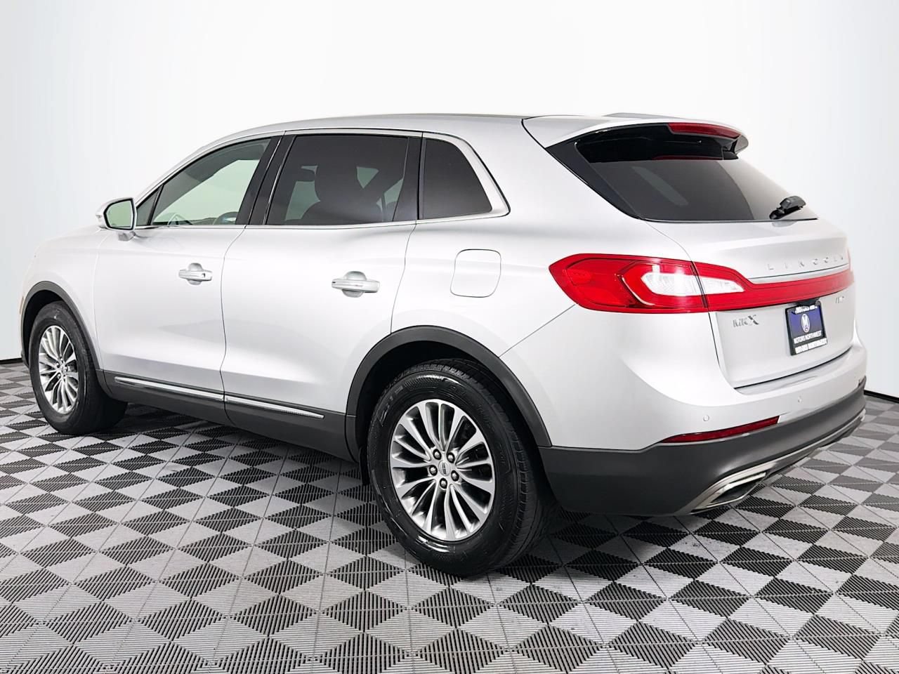 Used 2017 Lincoln MKX Select w/ MKX Climate Package AWD/4WD image 8