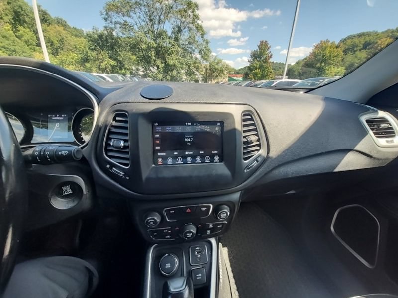 Used 2019 Jeep Compass Latitude w/ Cold Weather Group AWD/4WD image 9
