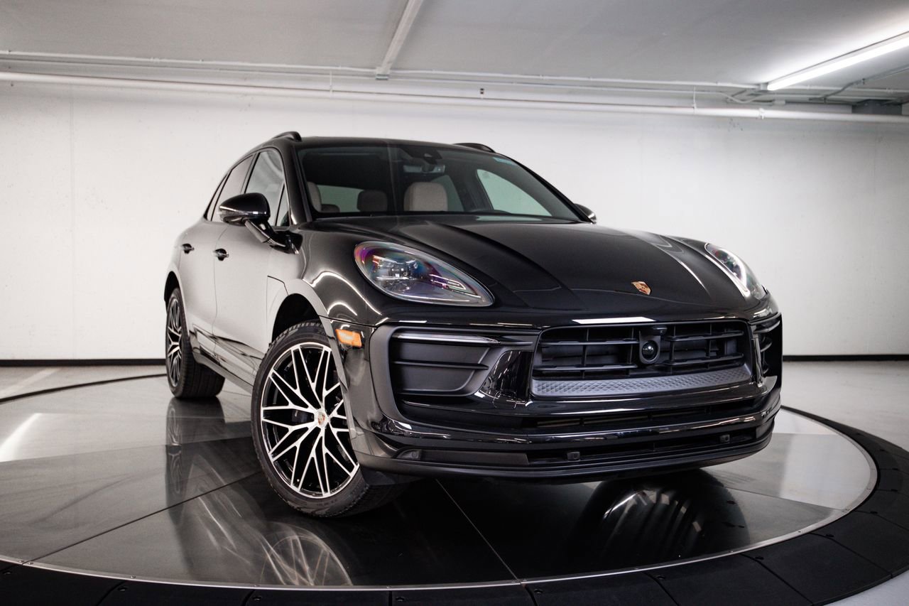 Certified 2026 Porsche Macan AWD/4WD image 9