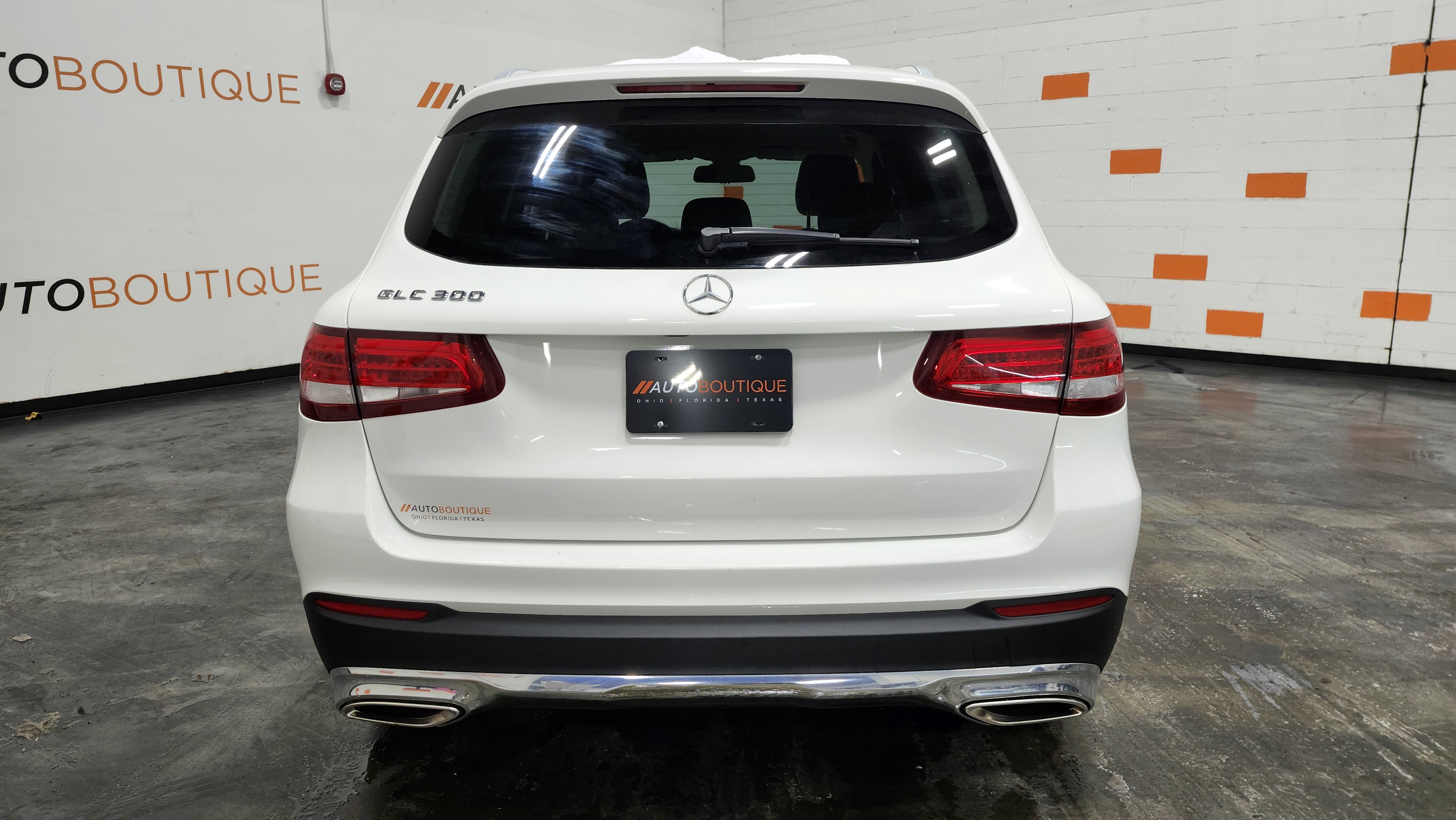 Used 2019 Mercedes-Benz GLC 300 w/ Premium Package image 16