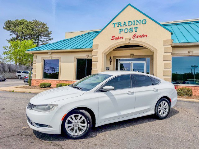 Used 2017 Chrysler 200 Limited Platinum w/ Comfort & Convenience Group image 3