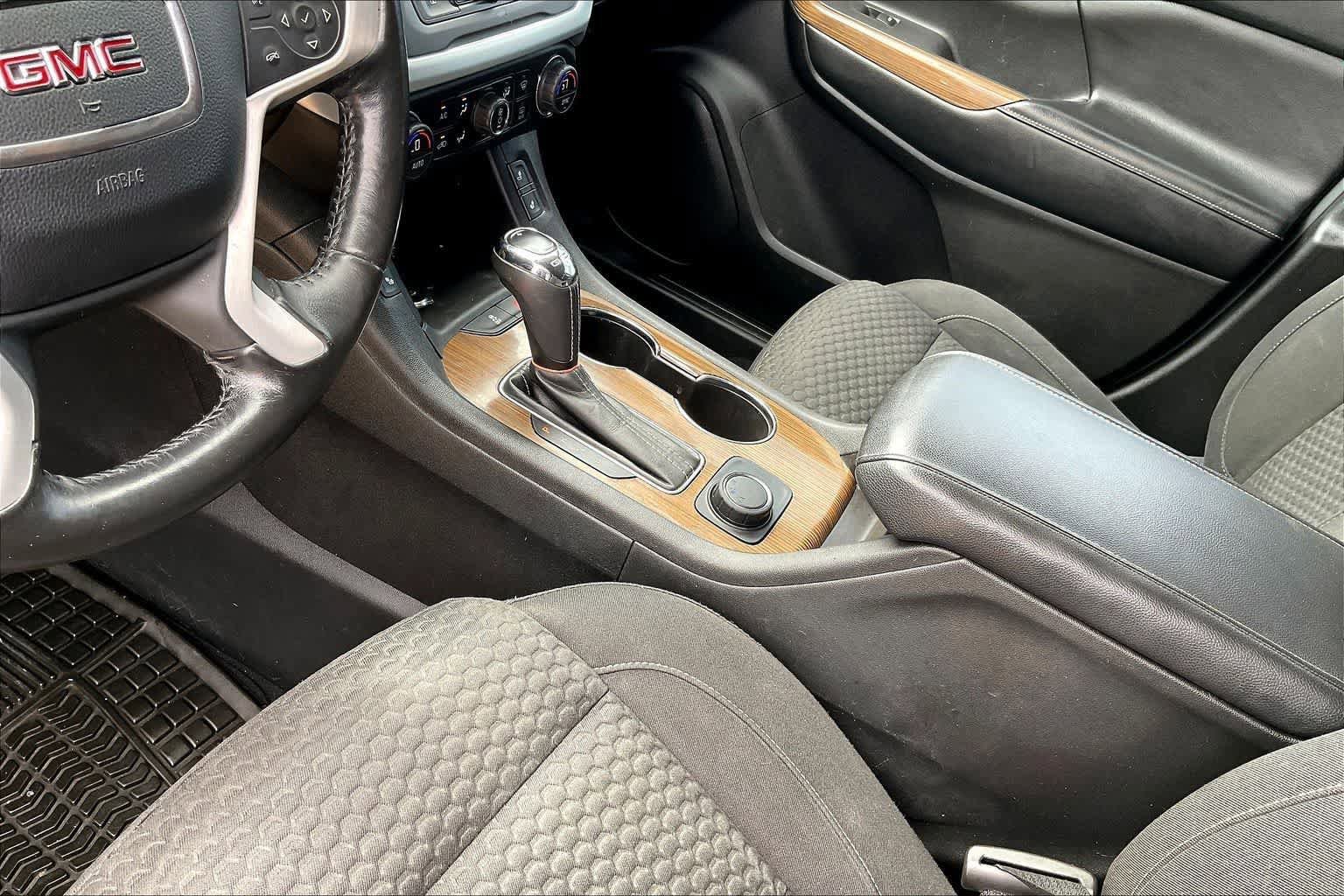 Used 2018 GMC Acadia SLE FWD image 15