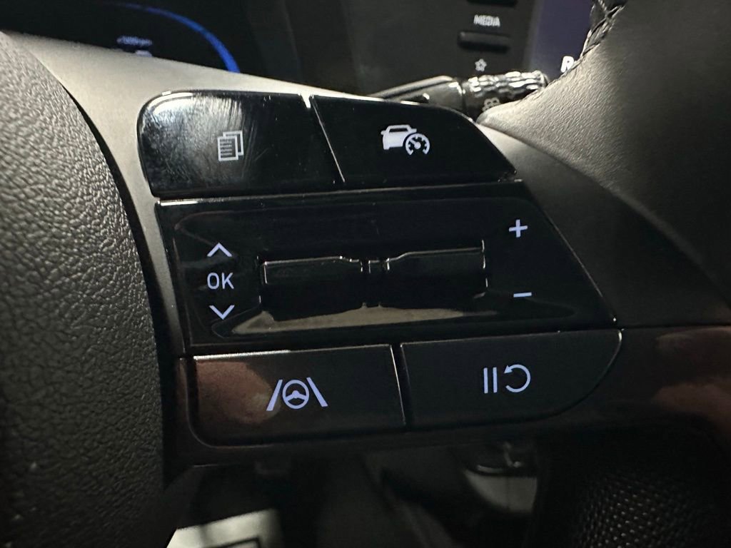 Used 2025 Hyundai Elantra Sport image 20