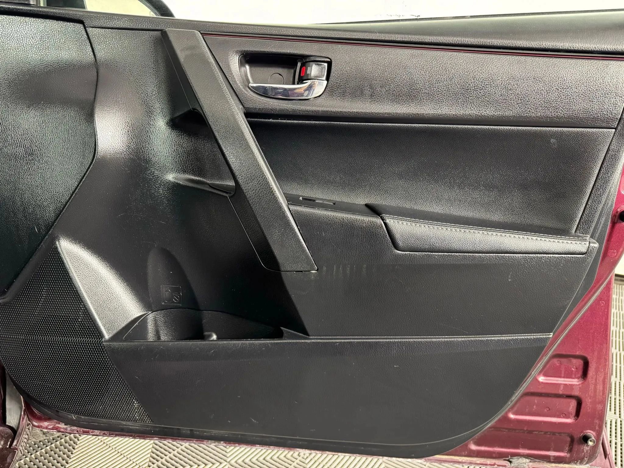 Used 2017 Toyota Corolla SE 50th Anniversary FWD image 38