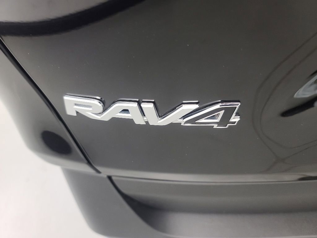Used 2025 Toyota RAV4 XLE AWD/4WD image 12
