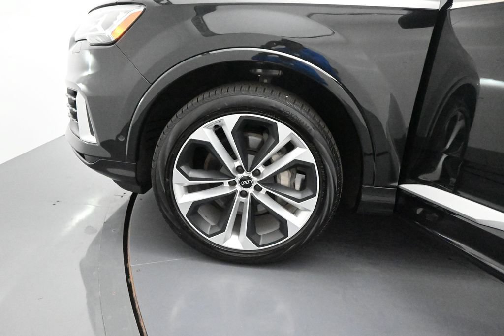 Used 2022 Audi Q7 3.0T Premium Plus w/ Premium Plus Package AWD/4WD image 8
