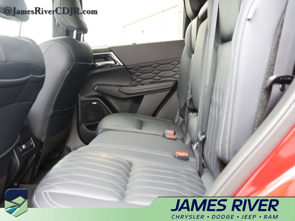 Used 2025 Mitsubishi Outlander SEL image 18