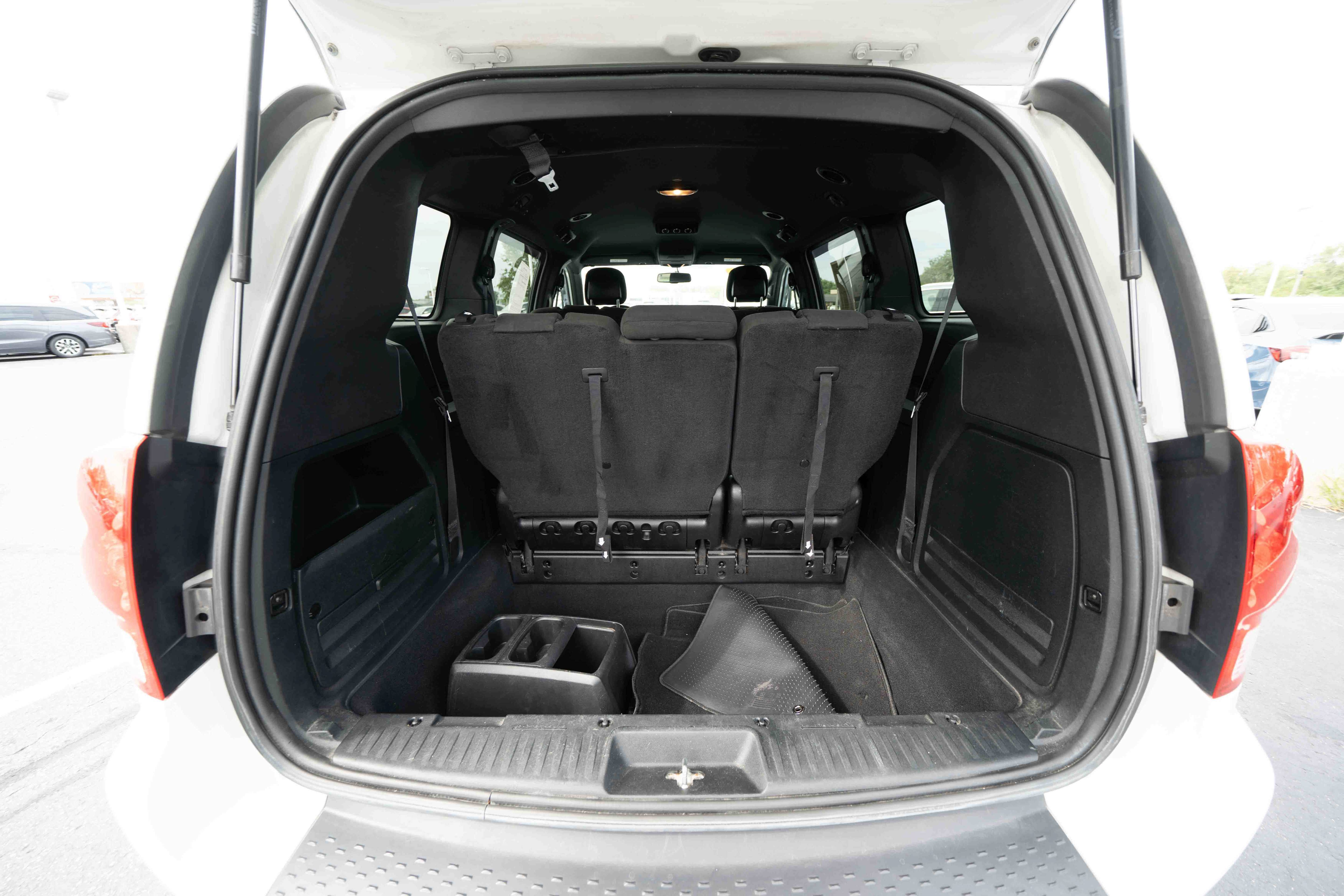 Used 2016 Dodge Grand Caravan SE FWD image 27