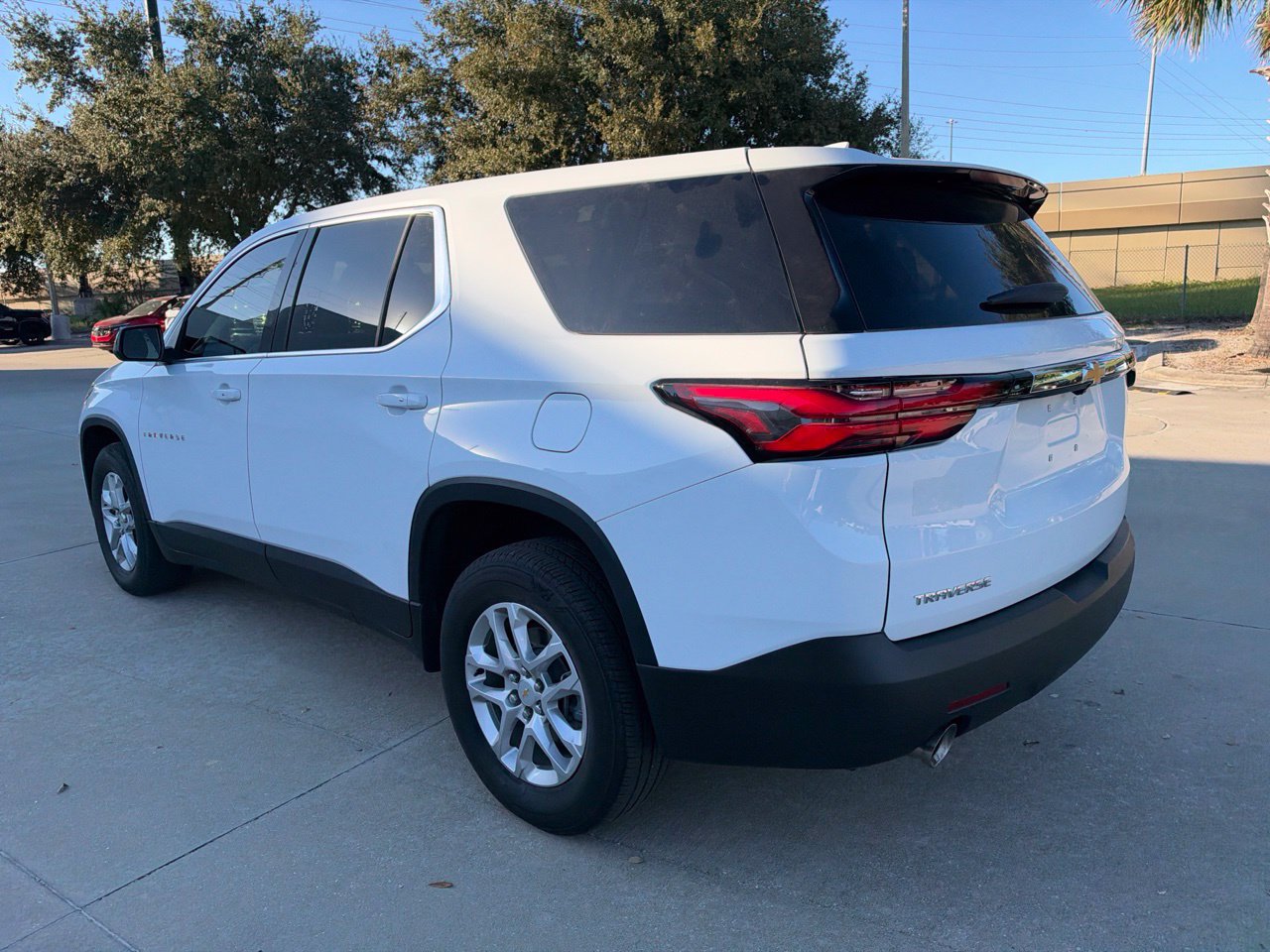 Used 2023 Chevrolet Traverse LS FWD image 3