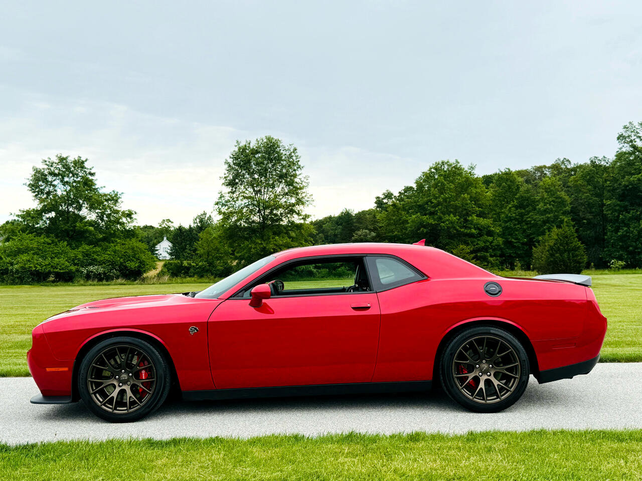 Used 2016 Dodge Challenger SRT Hellcat image 1
