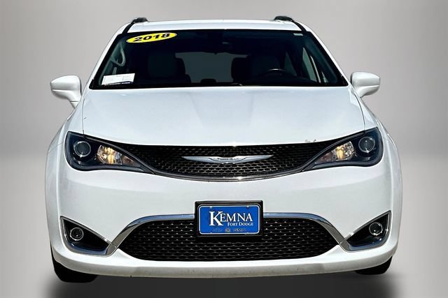 Used 2018 Chrysler Pacifica Touring-L FWD image 2