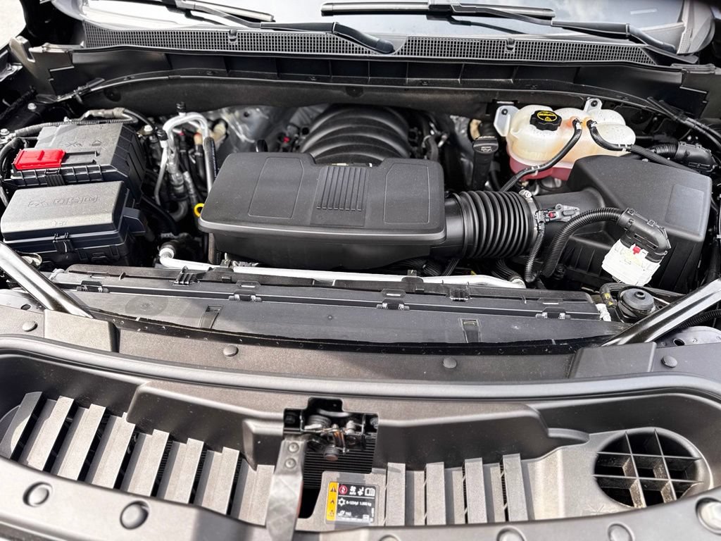 Used 2025 Chevrolet Suburban High Country AWD/4WD image 10