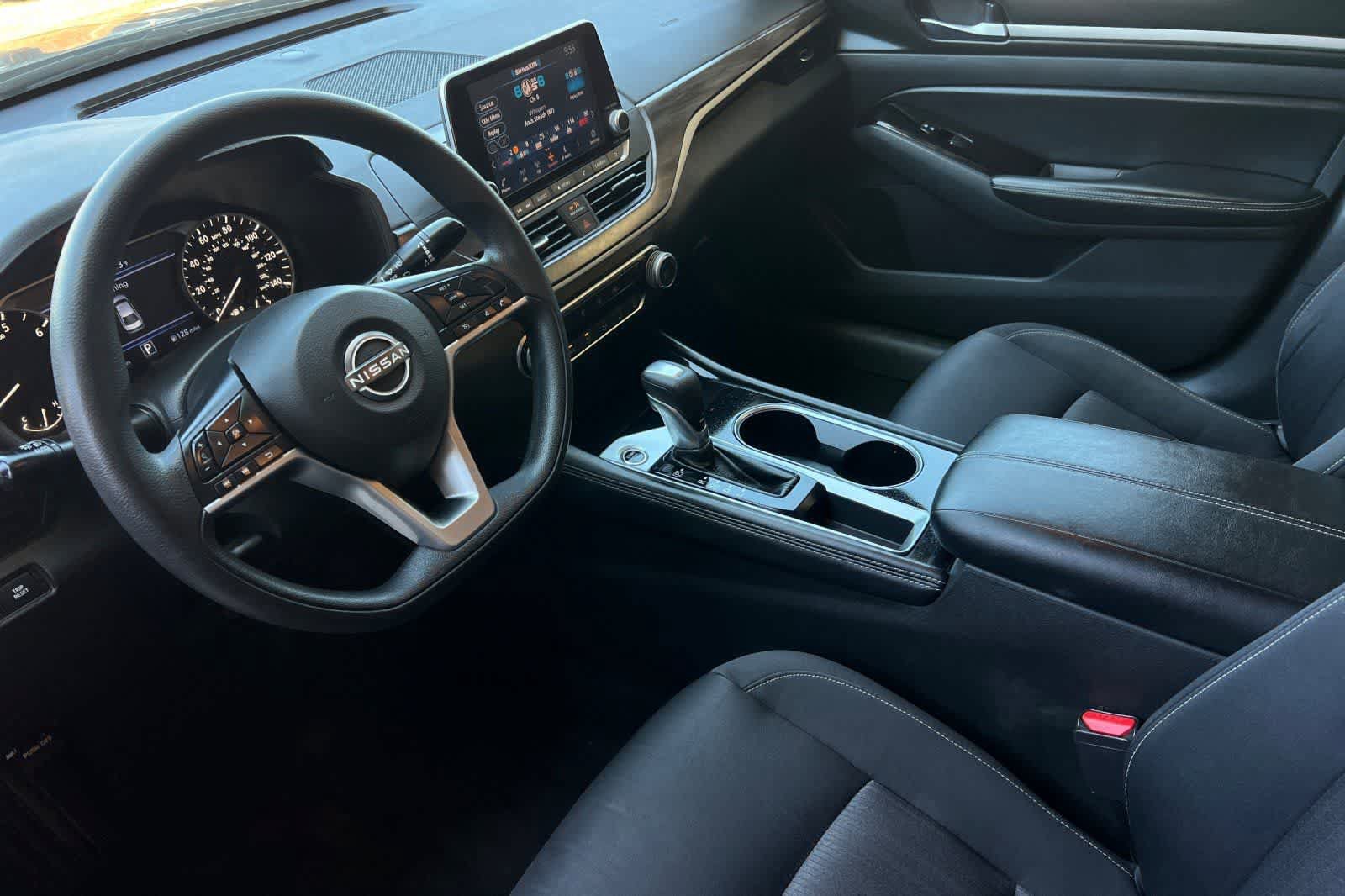 Used 2023 Nissan Altima 2.5 SV FWD image 12