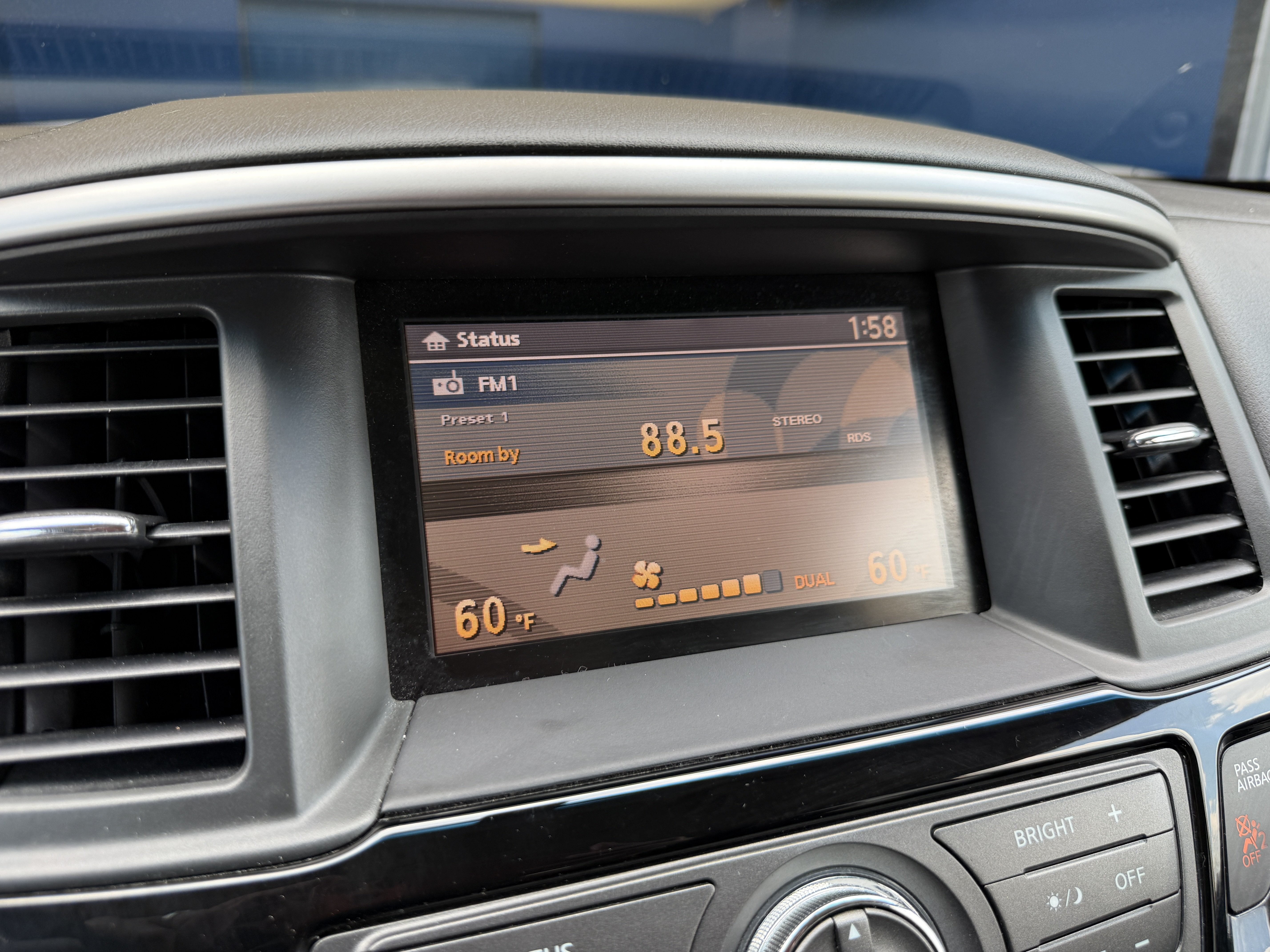 Used 2015 Nissan Pathfinder SV FWD image 19
