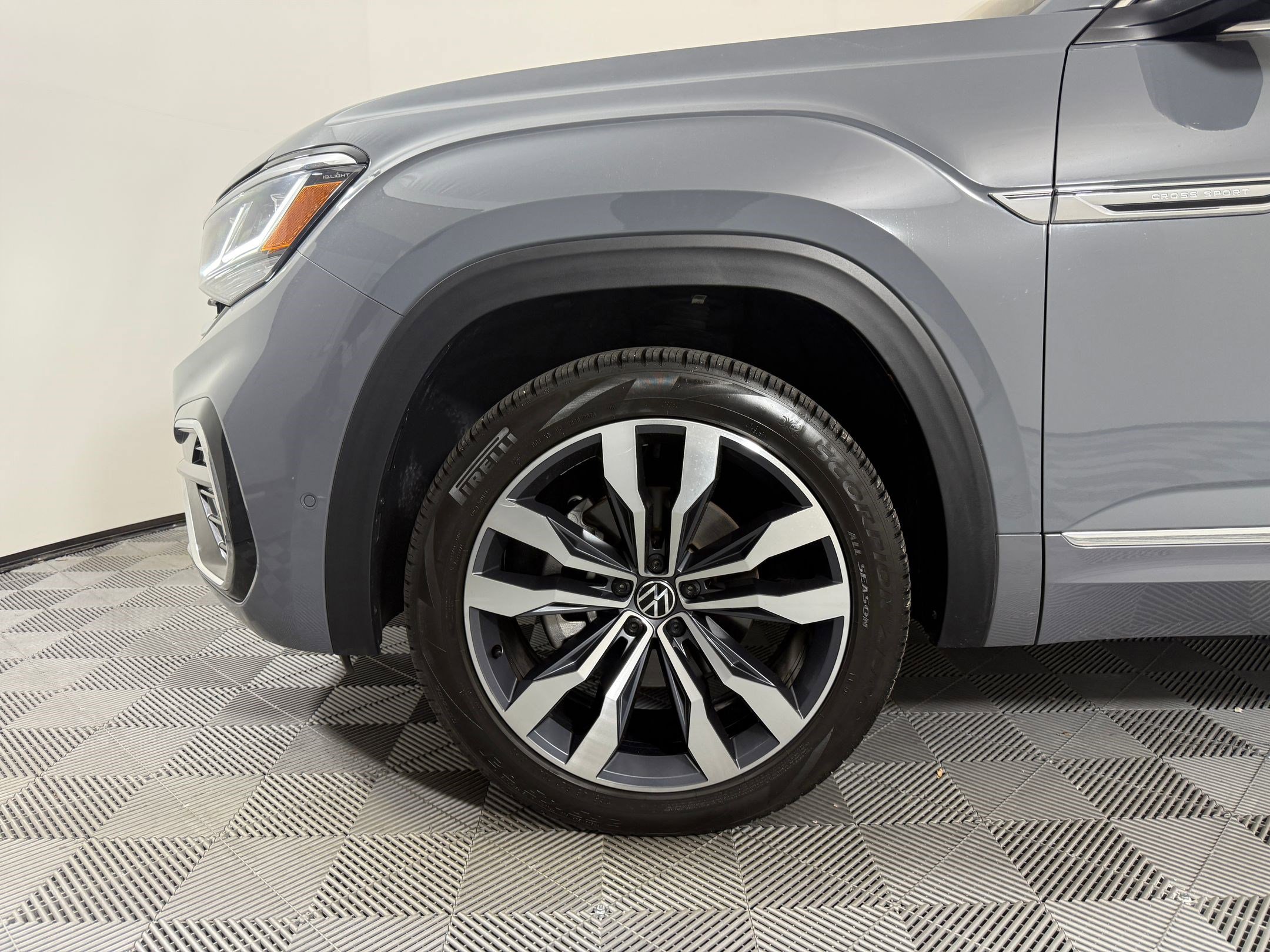 Used 2023 Volkswagen Atlas Cross Sport SEL Premium R-Line image 10