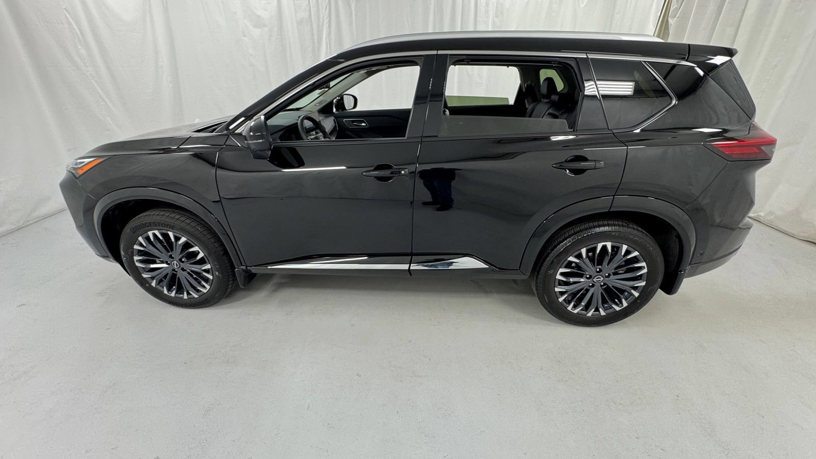 Certified 2026 Nissan Rogue Platinum w/ Platinum Premium Package AWD/4WD image 6