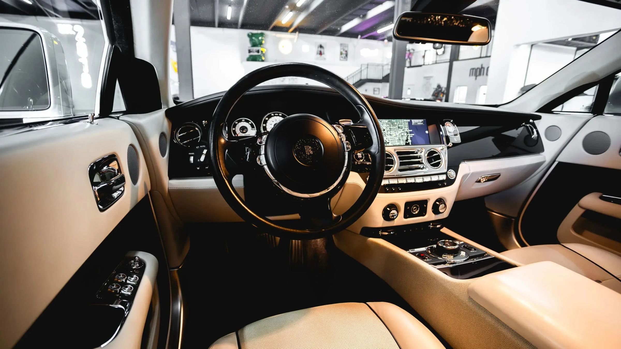 Used 2015 Rolls-Royce Wraith RWD image 39