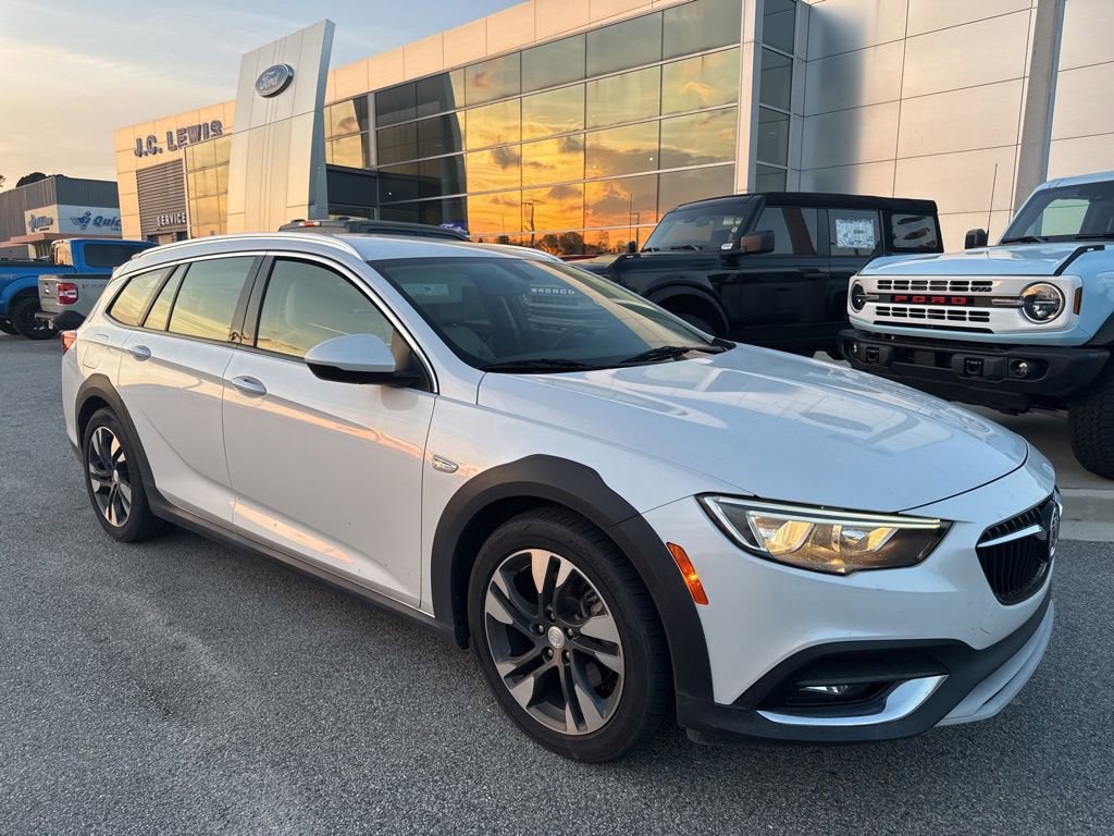 Used 2019 Buick Regal Essence w/ Sights and Sounds Package image 1