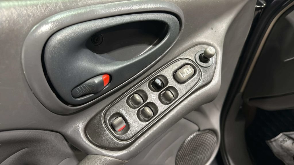 Used 2004 Pontiac Grand Am GT FWD image 18
