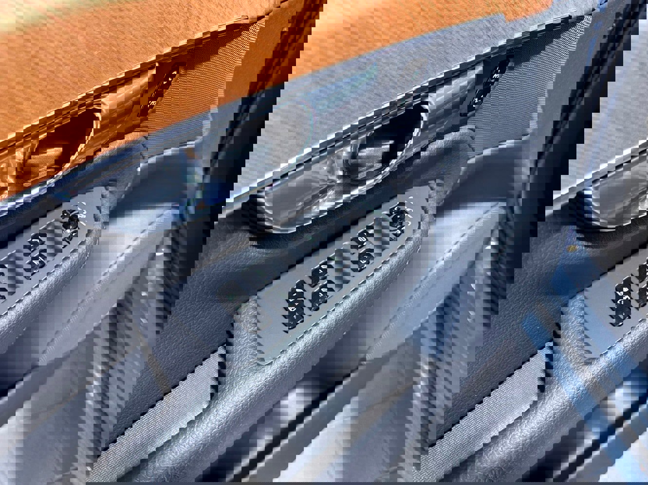 Used 2021 Volvo XC90 T8 Inscription Expression w/ Climate Package image 12