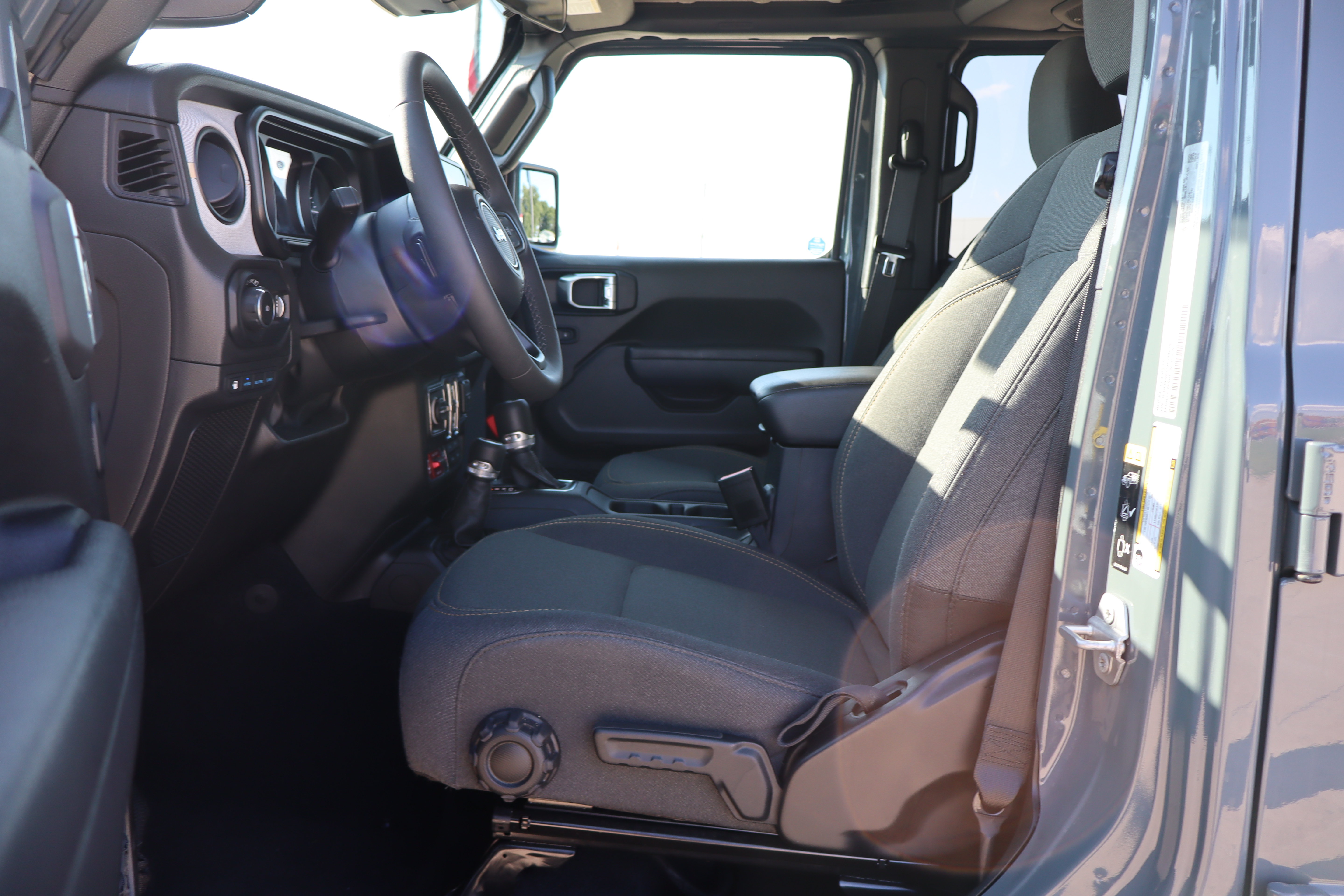 Used 2025 Jeep Wrangler Unlimited Sport S 4xe AWD/4WD image 9