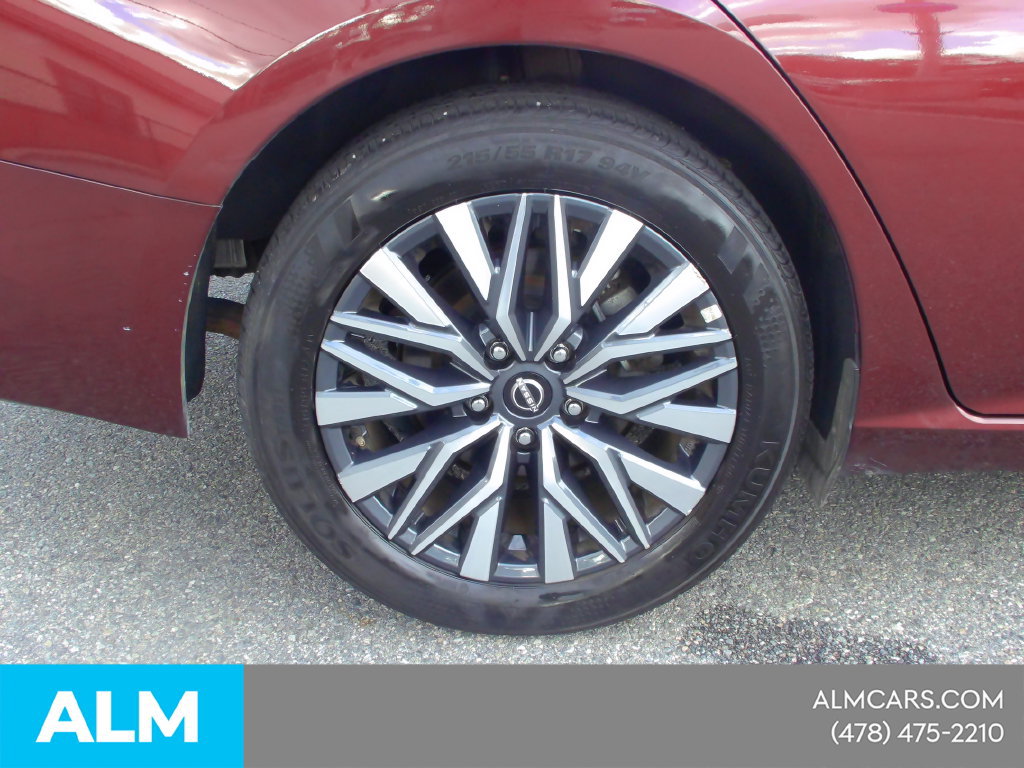 Used 2025 Nissan Altima 2.5 SV FWD image 12
