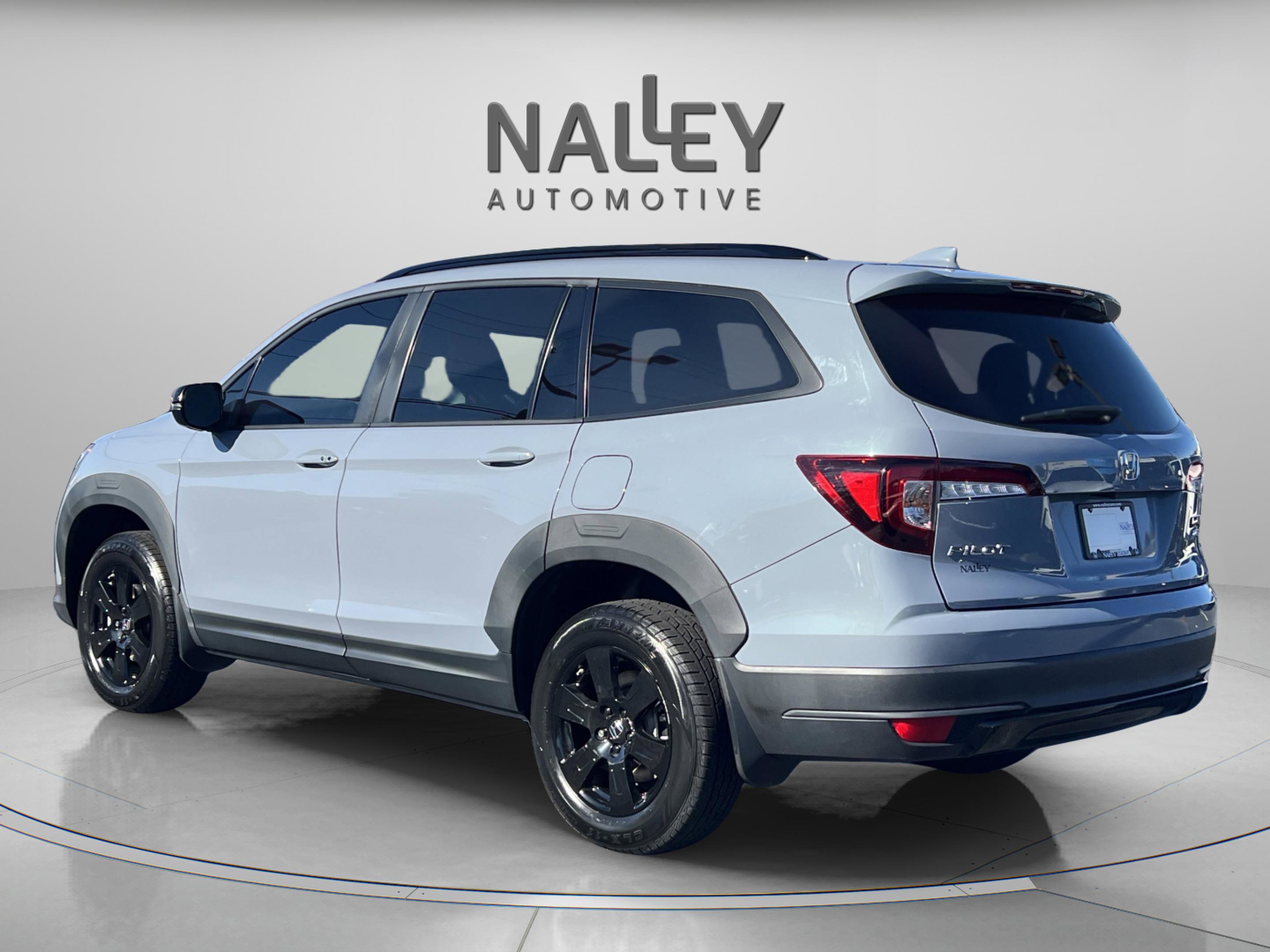 Certified 2022 Honda Pilot TrailSport image 3