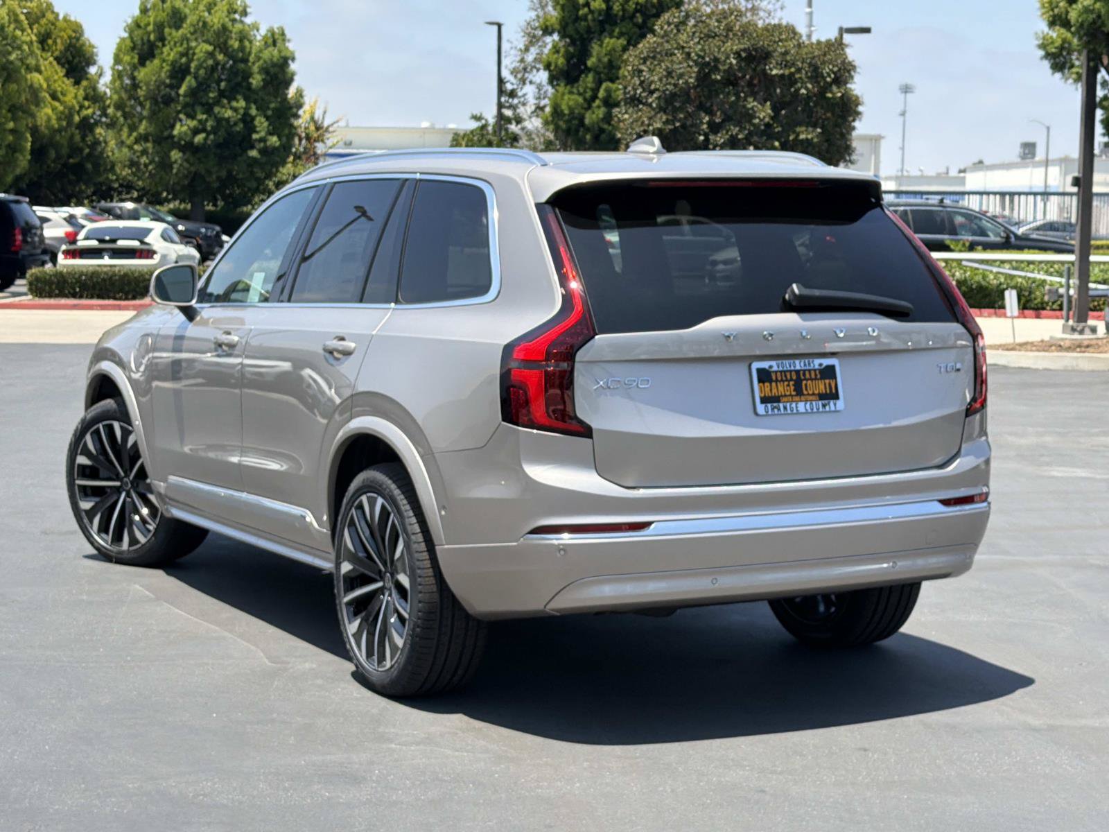 New 2026 Volvo XC90 T8 Plus w/ Protection Package Premier AWD/4WD image 5