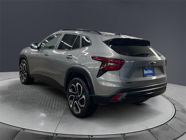 Used 2025 Chevrolet Trax RS w/ Sunroof Package image 3
