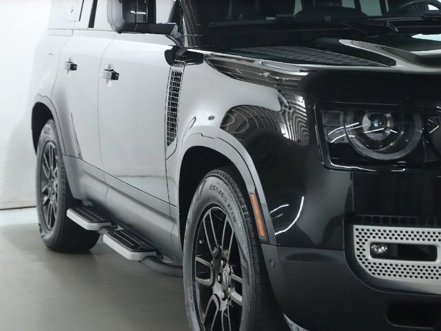 Certified 2023 Land Rover Defender 130 SE AWD/4WD image 12