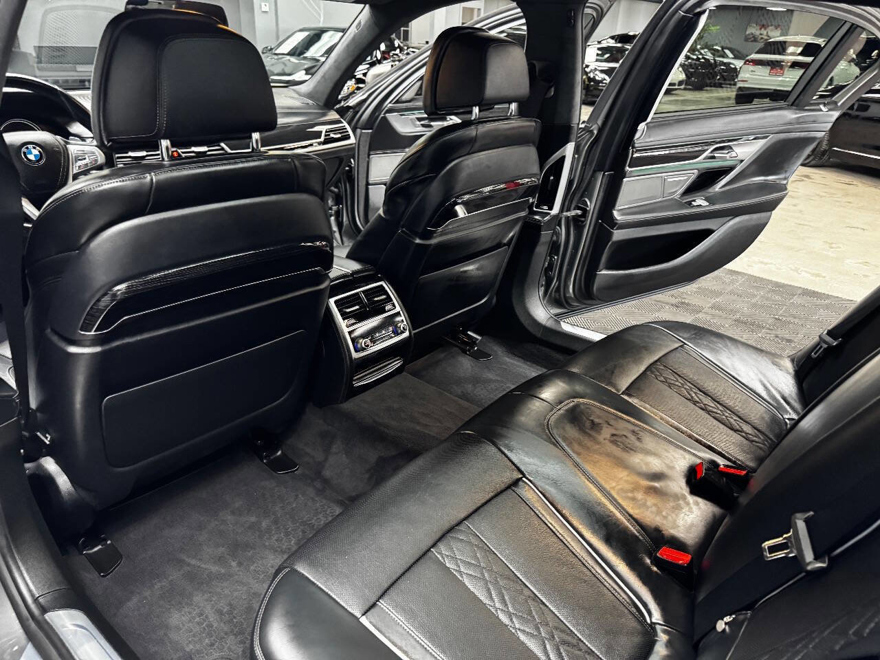 Used 2016 BMW 750i image 43