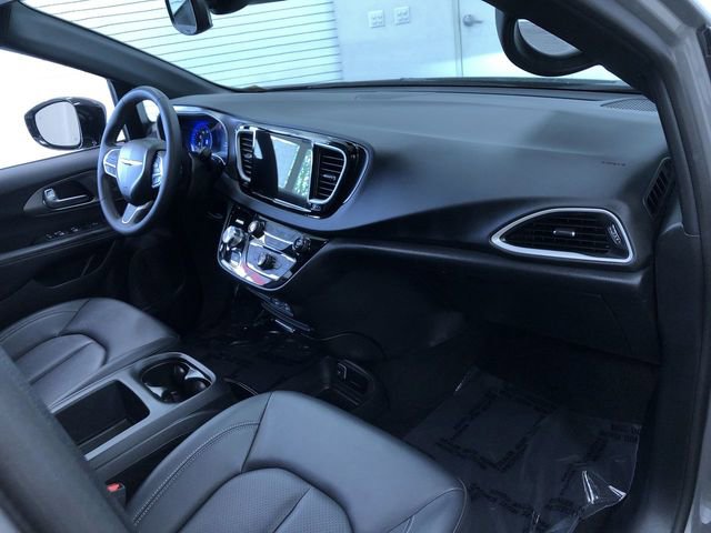 Used 2025 Chrysler Pacifica Select FWD image 24