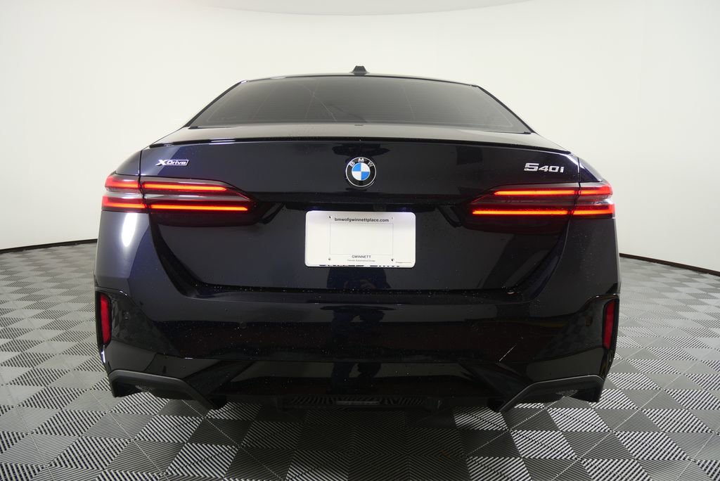 Used 2026 BMW 540i xDrive w/ M Sport Package image 4