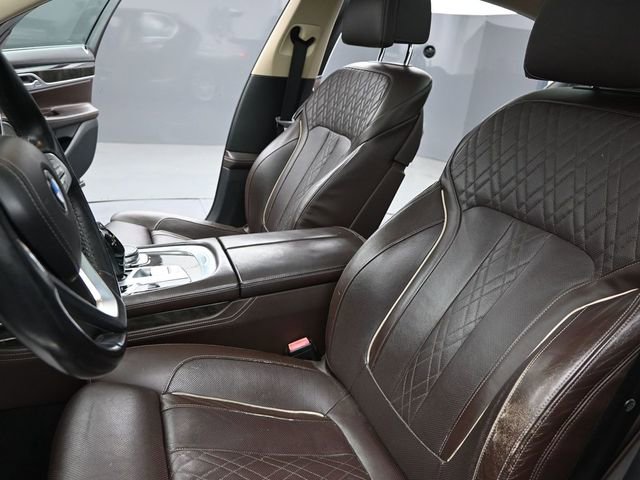 Used 2016 BMW 740i image 19