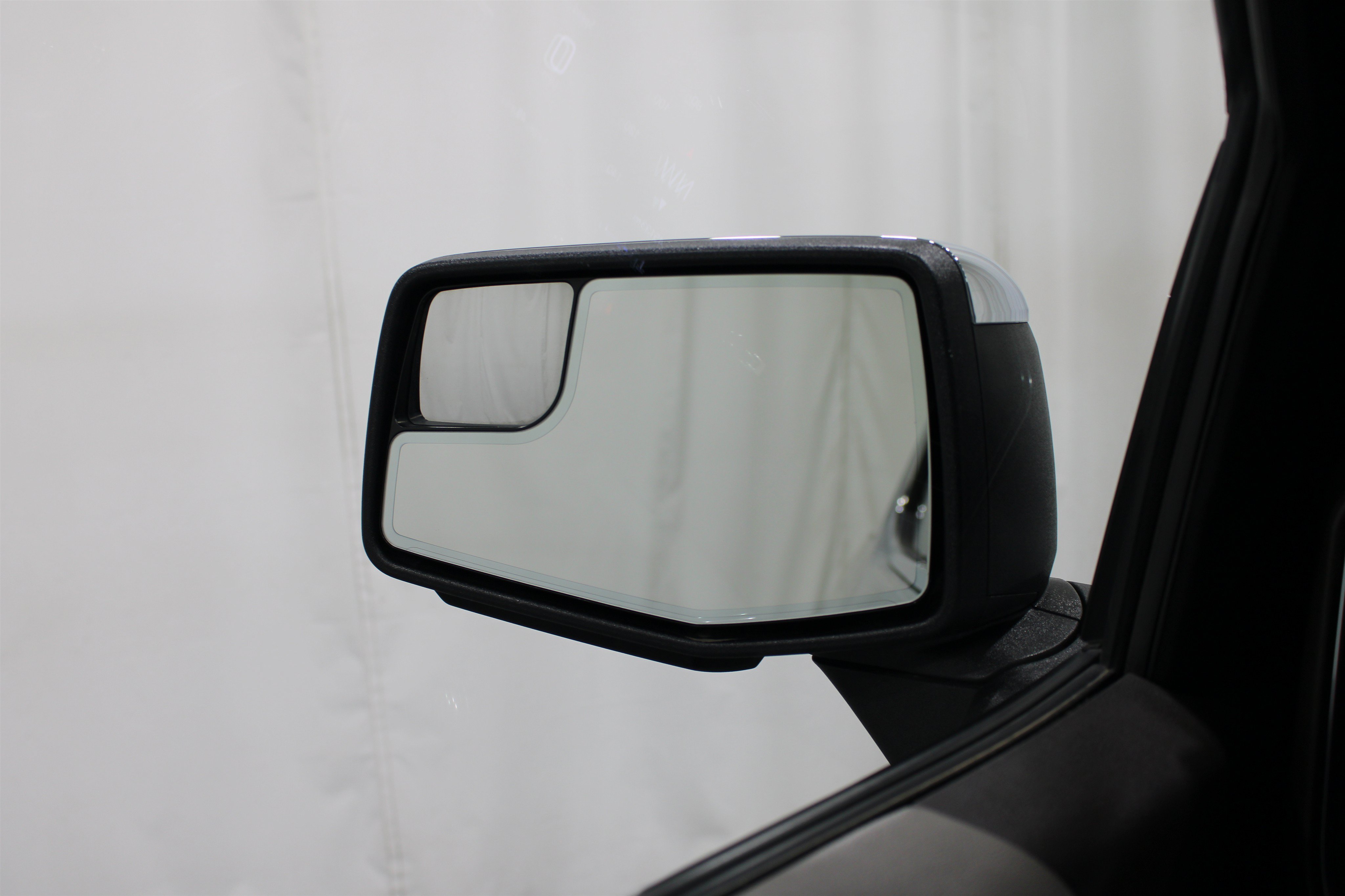 Used 2025 GMC Sierra 1500 SLT RWD image 10