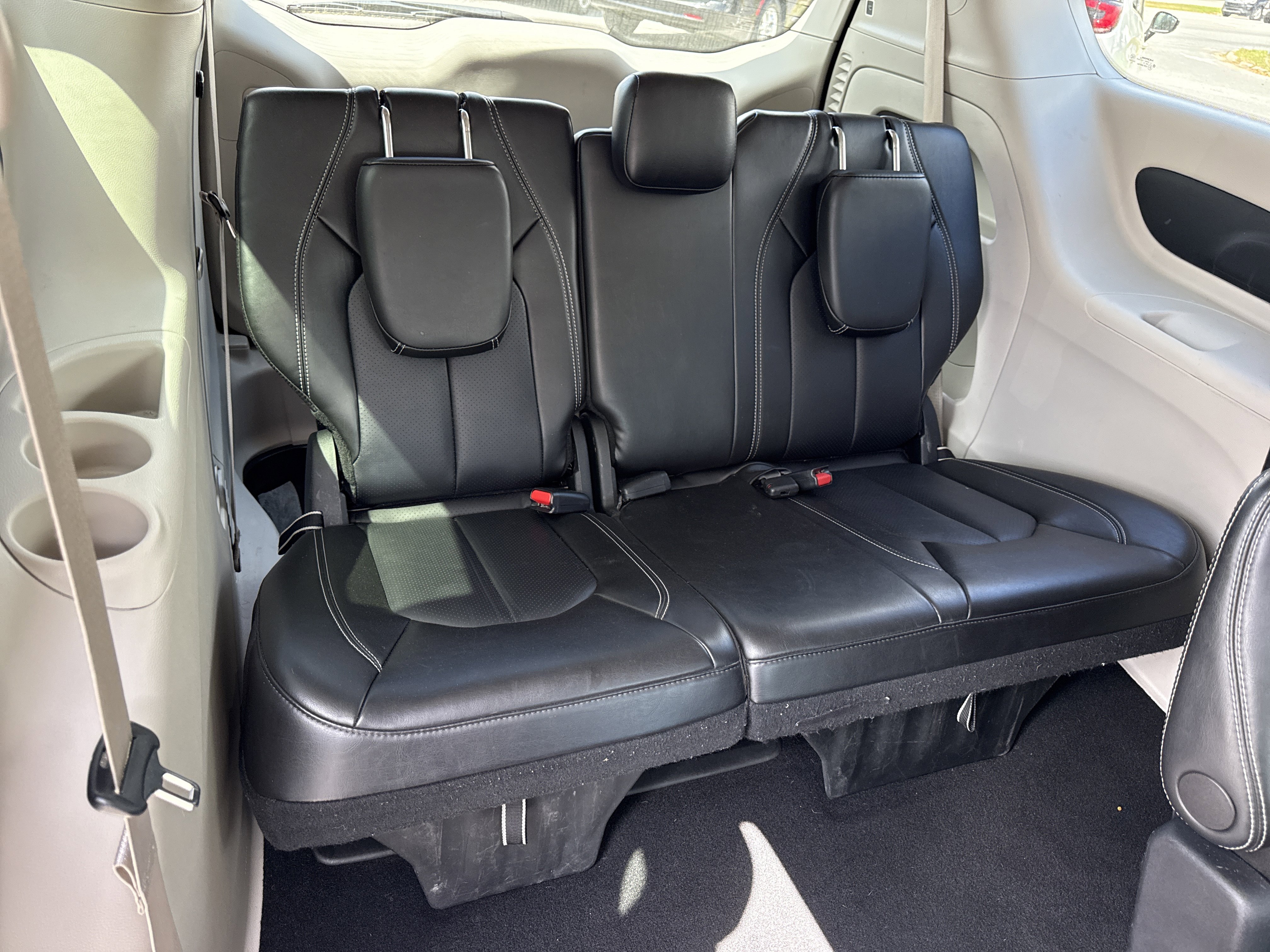 Used 2024 Chrysler Pacifica Touring-L image 31