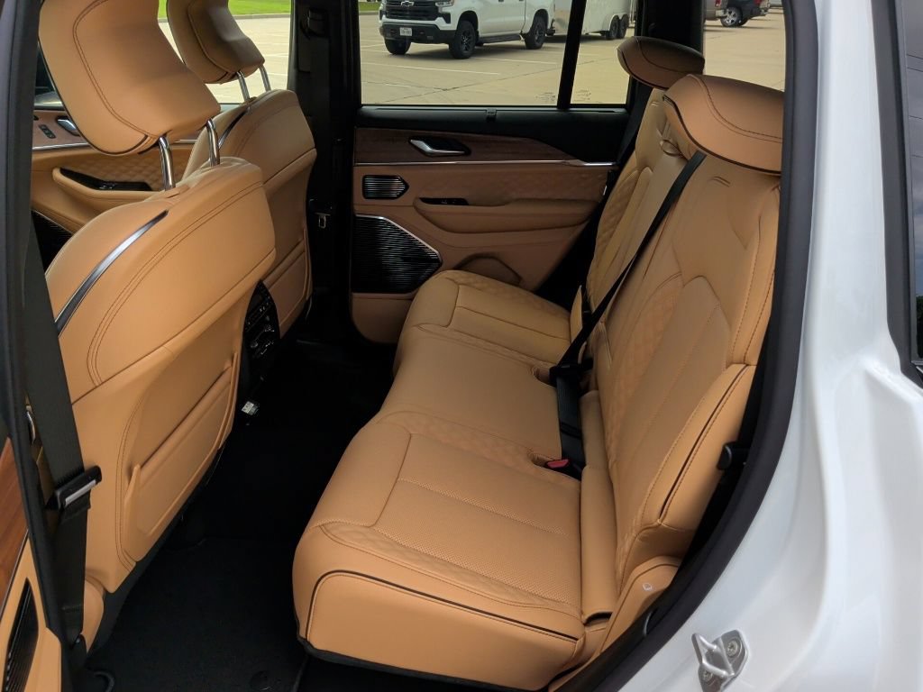 New 2026 Jeep Grand Cherokee Summit w/ Obsidian Package AWD/4WD image 45