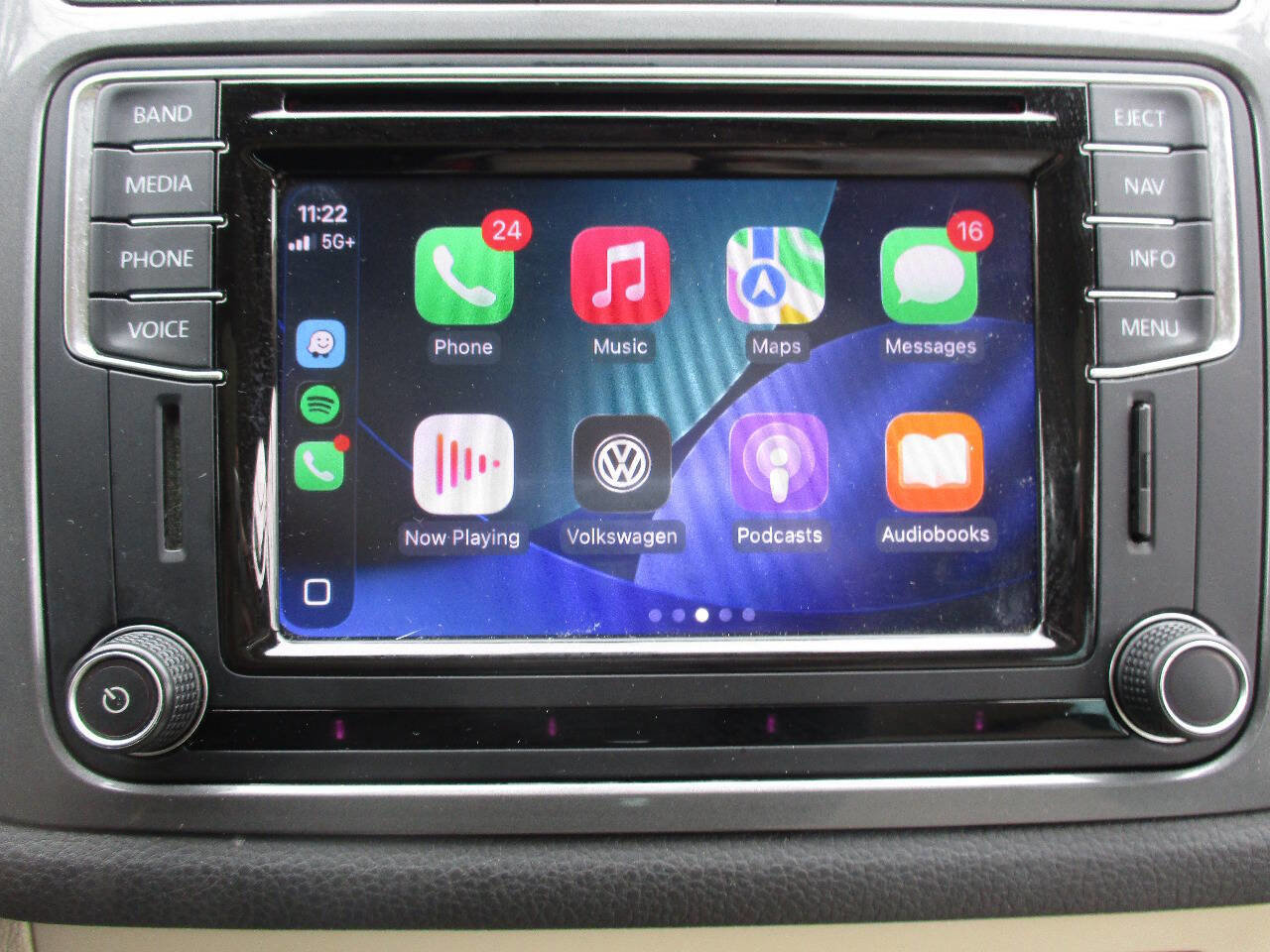 Used 2016 Volkswagen Tiguan SE image 2