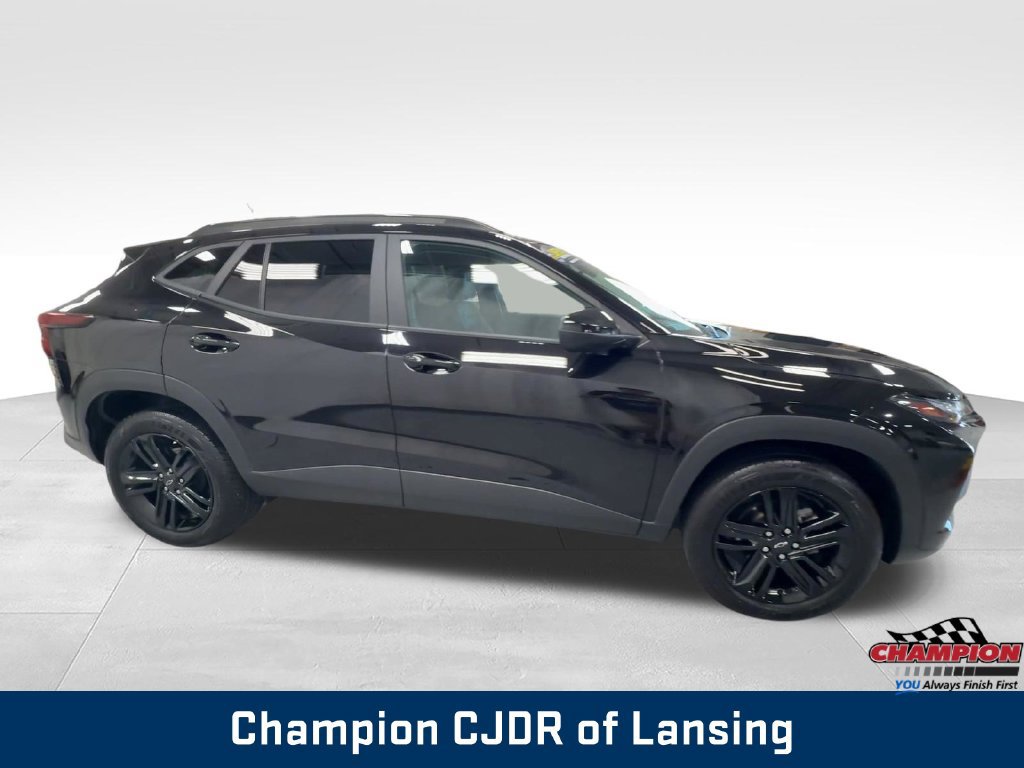 Used 2025 Chevrolet Trax ACTIV w/ Driver Confidence Package FWD image 9